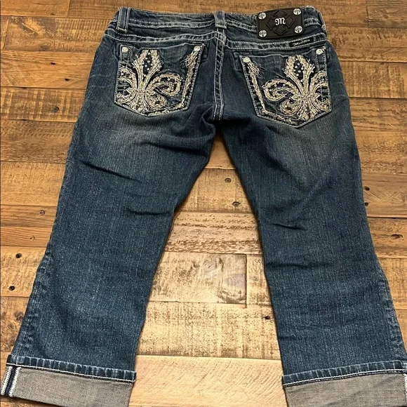 Miss Me Medium Capri Jeans - Picture 10 of 10